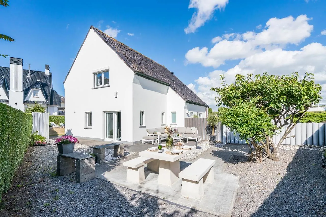 Villa Gamoni - Spacious Holiday Home With Garden Middelkerke Belgium