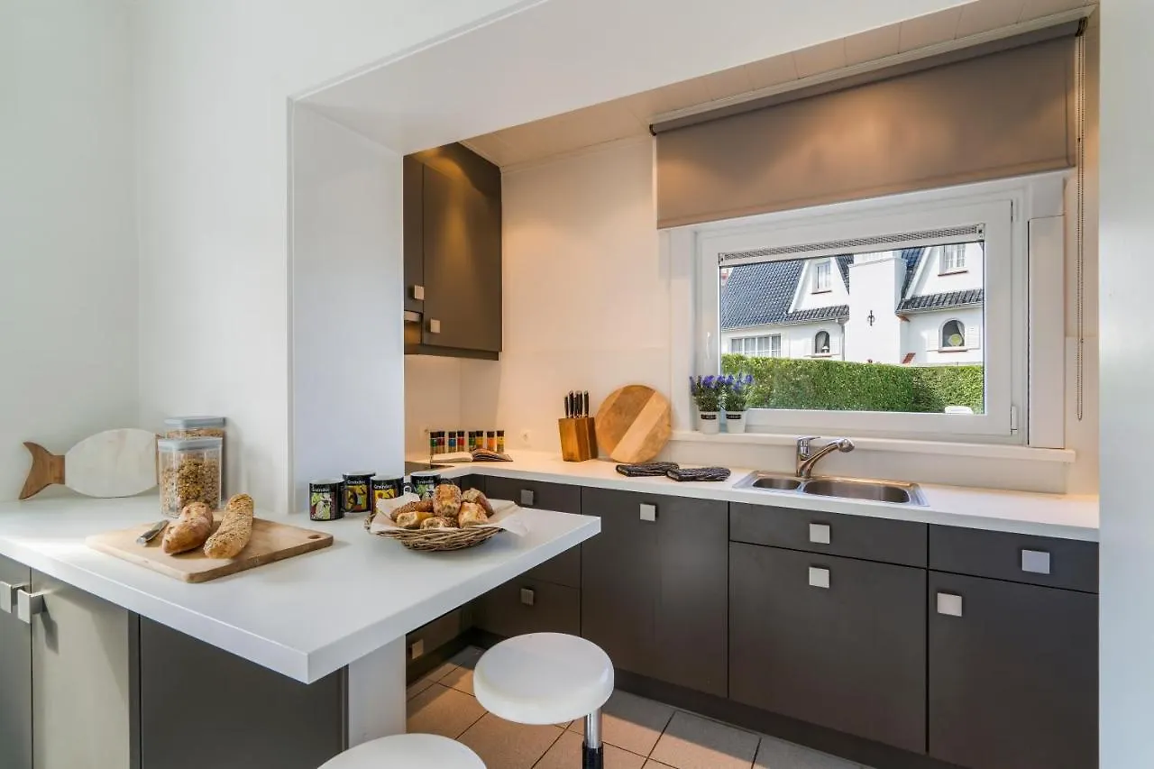 Villa Gamoni - Spacious Holiday Home With Garden Middelkerke