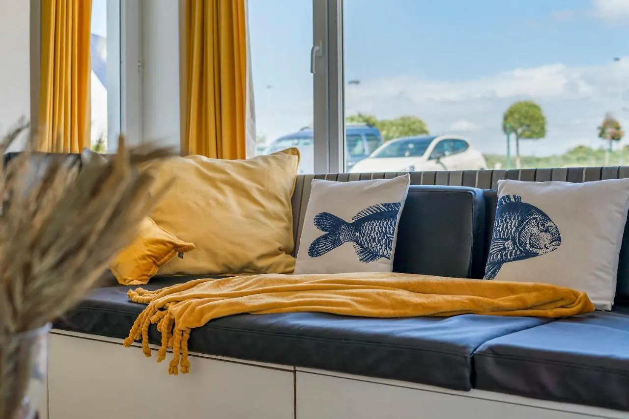 Villa Gamoni - Spacious Holiday Home With Garden Middelkerke