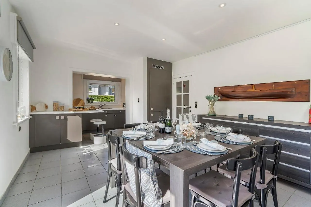 Villa Gamoni - Spacious Holiday Home With Garden Middelkerke